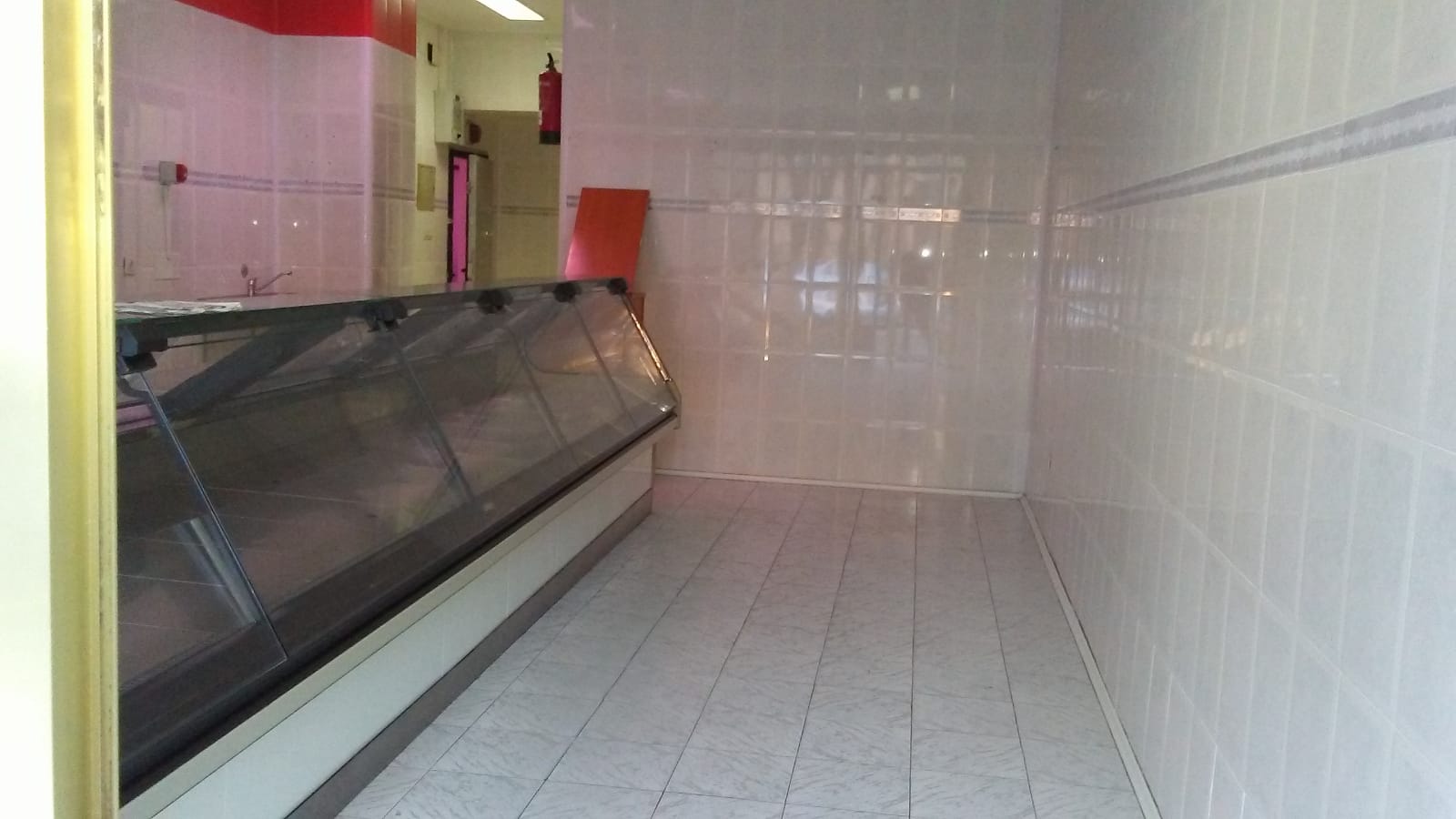 Imagen 2 de Local comercial carniceria en zona centrica EN VENTA O ALQUILER