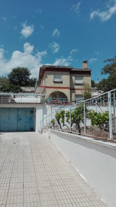 Imagen 0 de Chalet individual en Albelda de Iregua