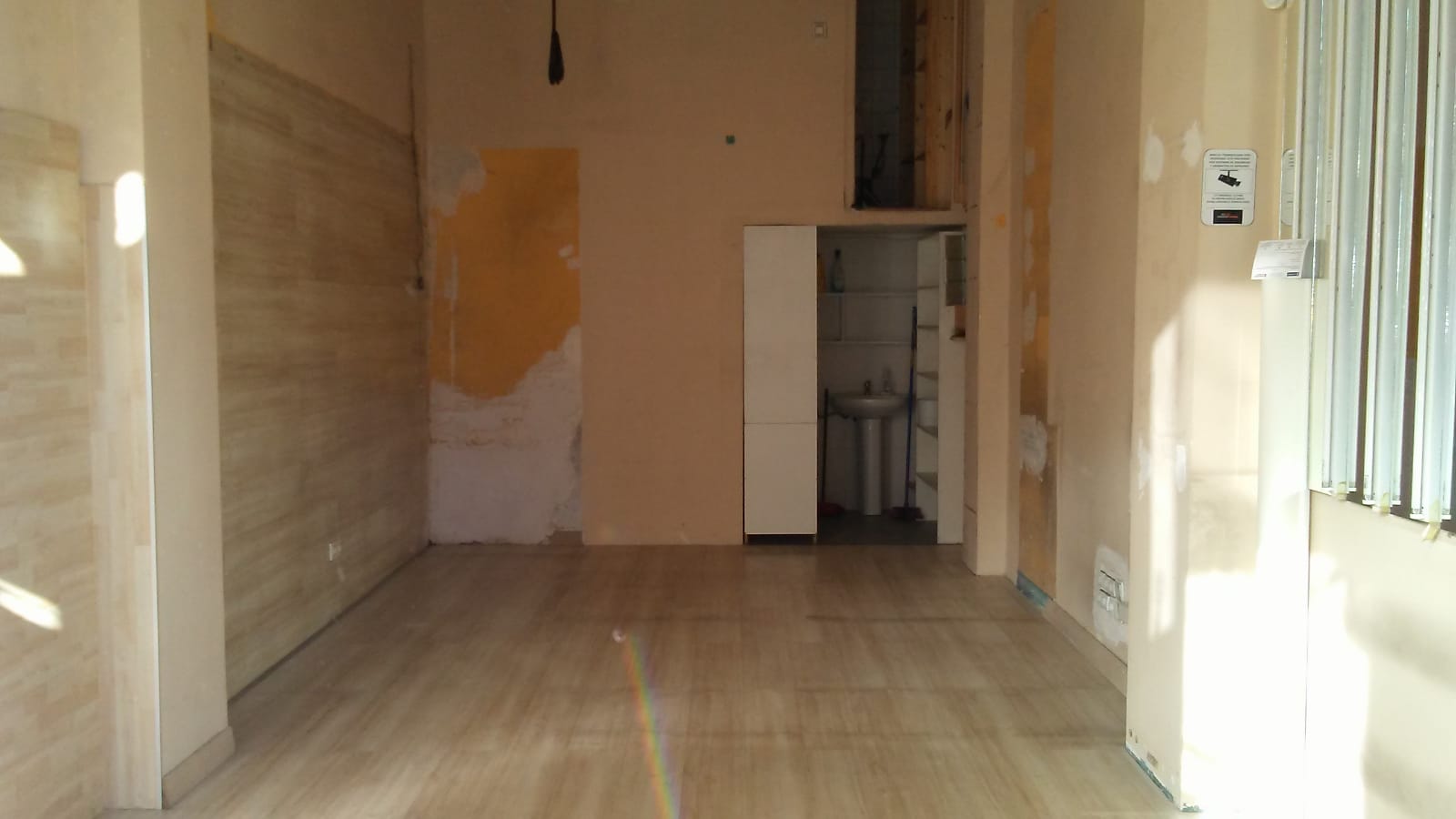 Imagen 1 de Local comercial de 30 m en alquiler en zona Vara de Rey