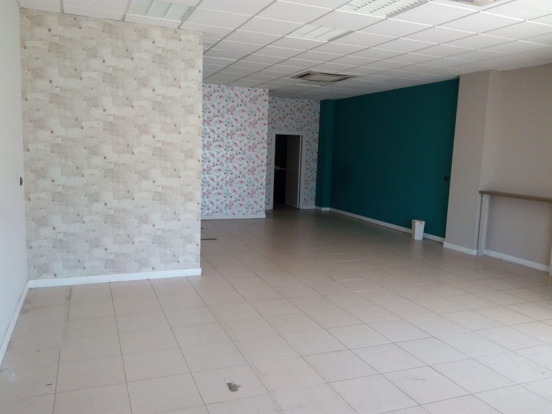 Imagen 0 de Local acondicionado en zona La Estrella en ALQUILER