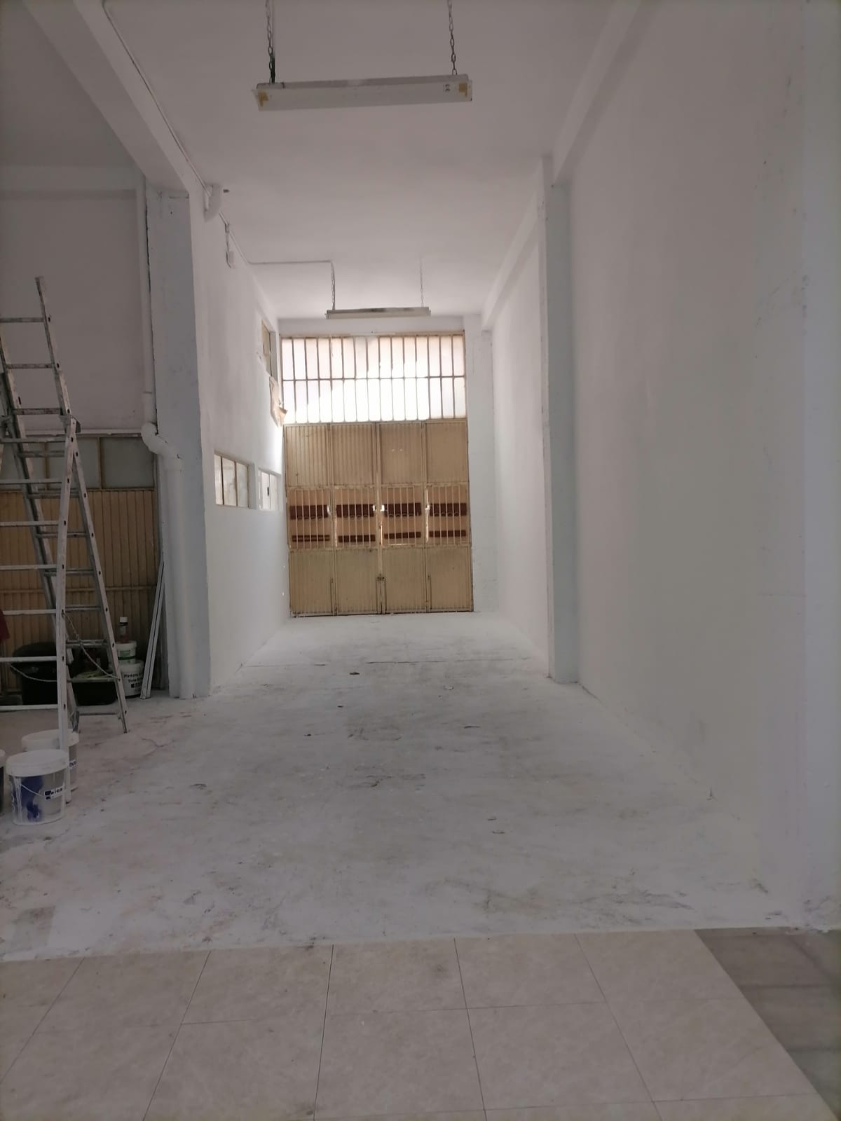 Imagen 0 de LOCAL con entrada de vehiculos y gran capacidad en venta en zona universidad. SE PUEDE DAR EL DERECH