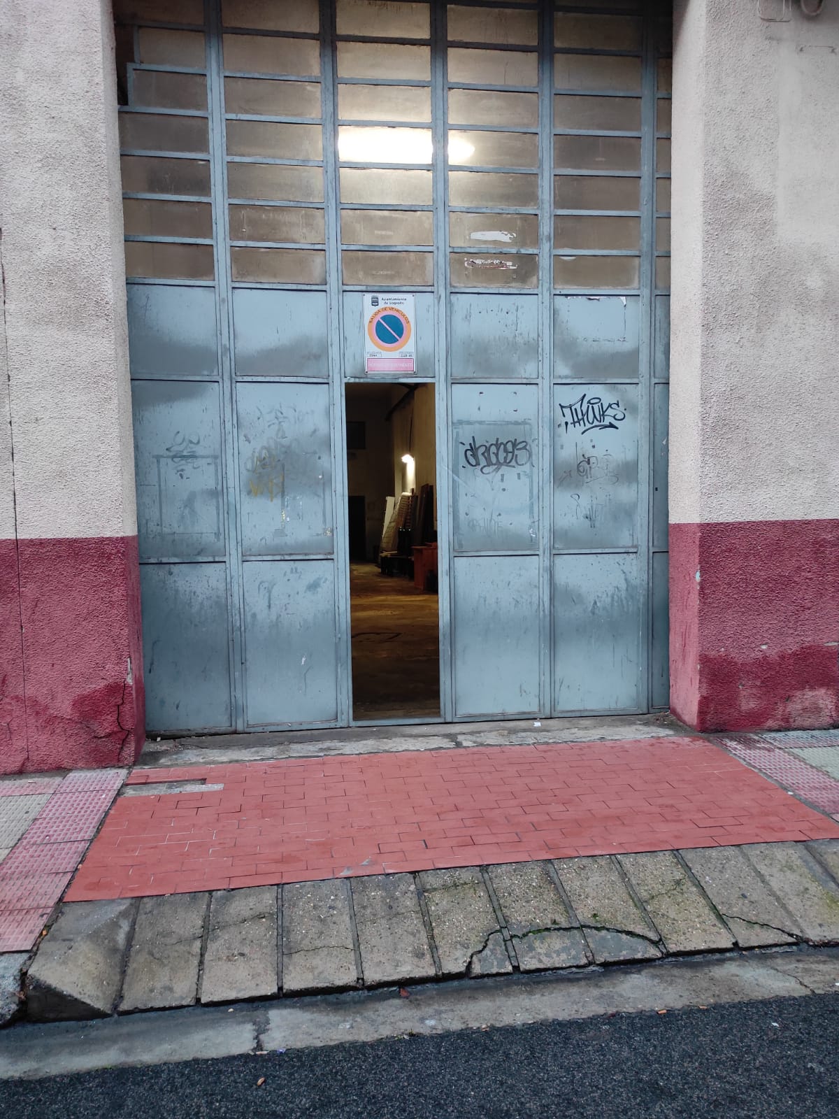 Imagen 0 de LOCAL CON VADO -USOS MULTIPLES