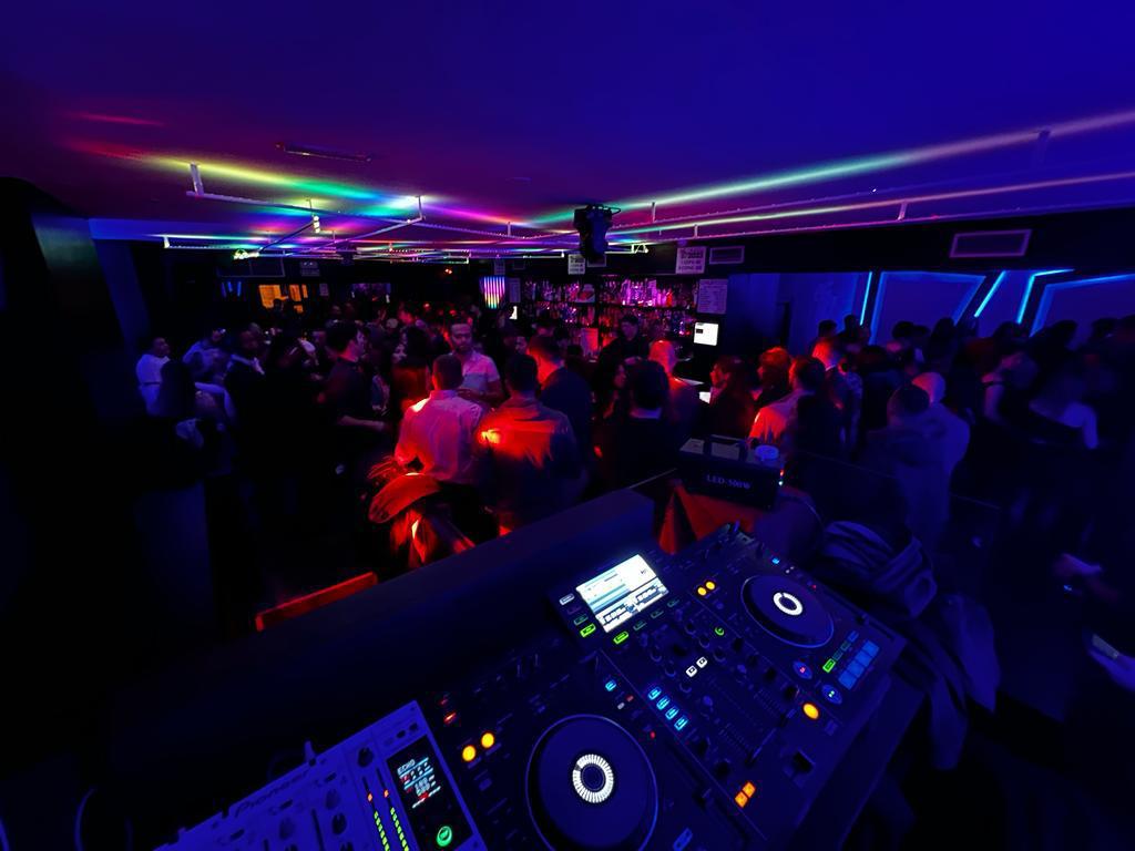 Imagen 1 de SE TRASPASA LUJOSO BAR NOCTURNO EN SAGASTA