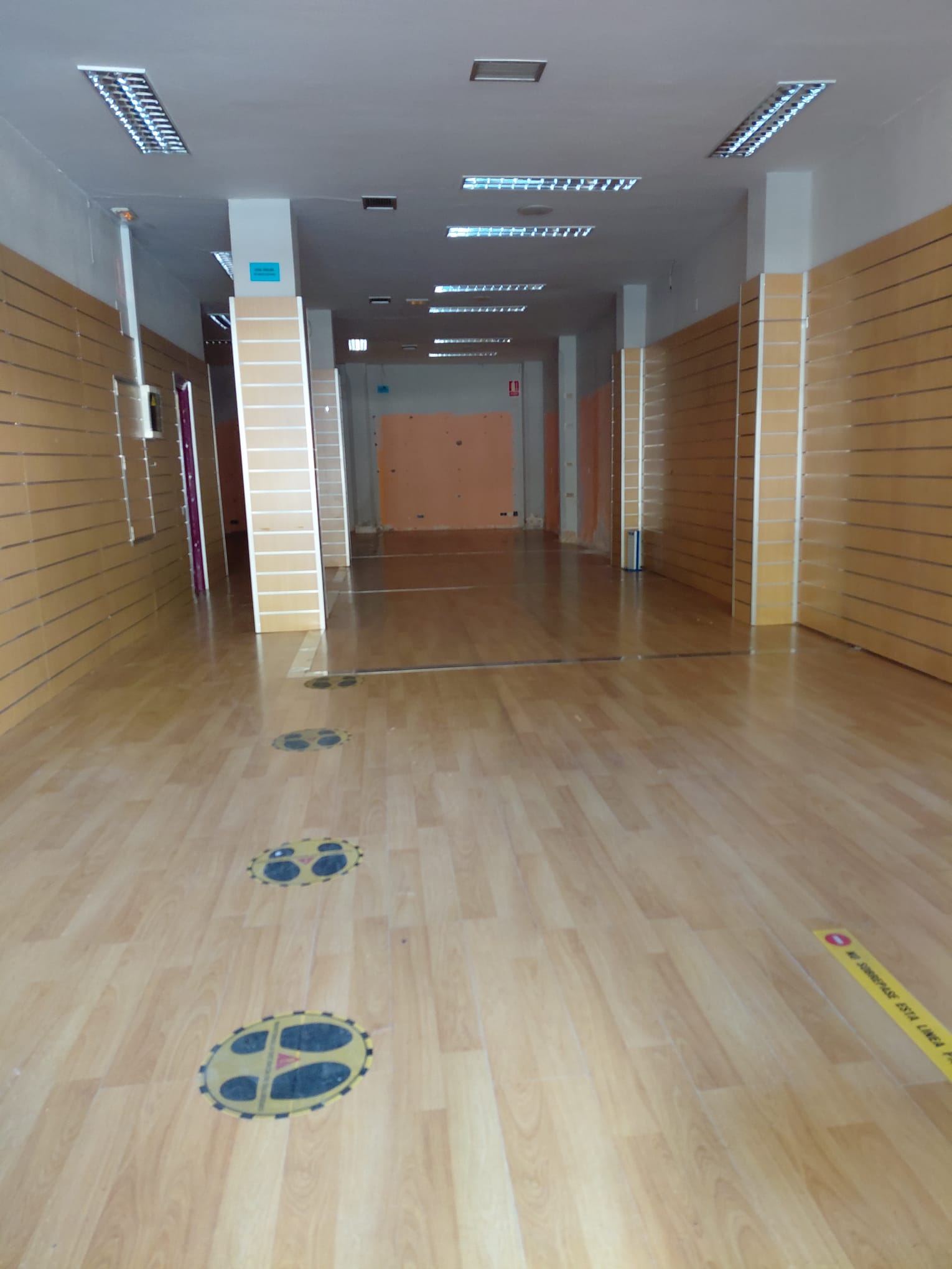 Imagen 2 de LOCAL COMERCIAL EN AVENIDA DE LA PAZ