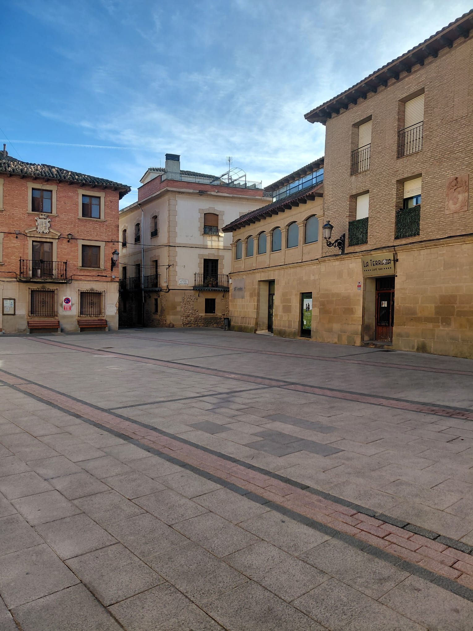 Imagen 0 de CASA DE 3 ALTURAS + RESTAURANTE EN ALBERITE