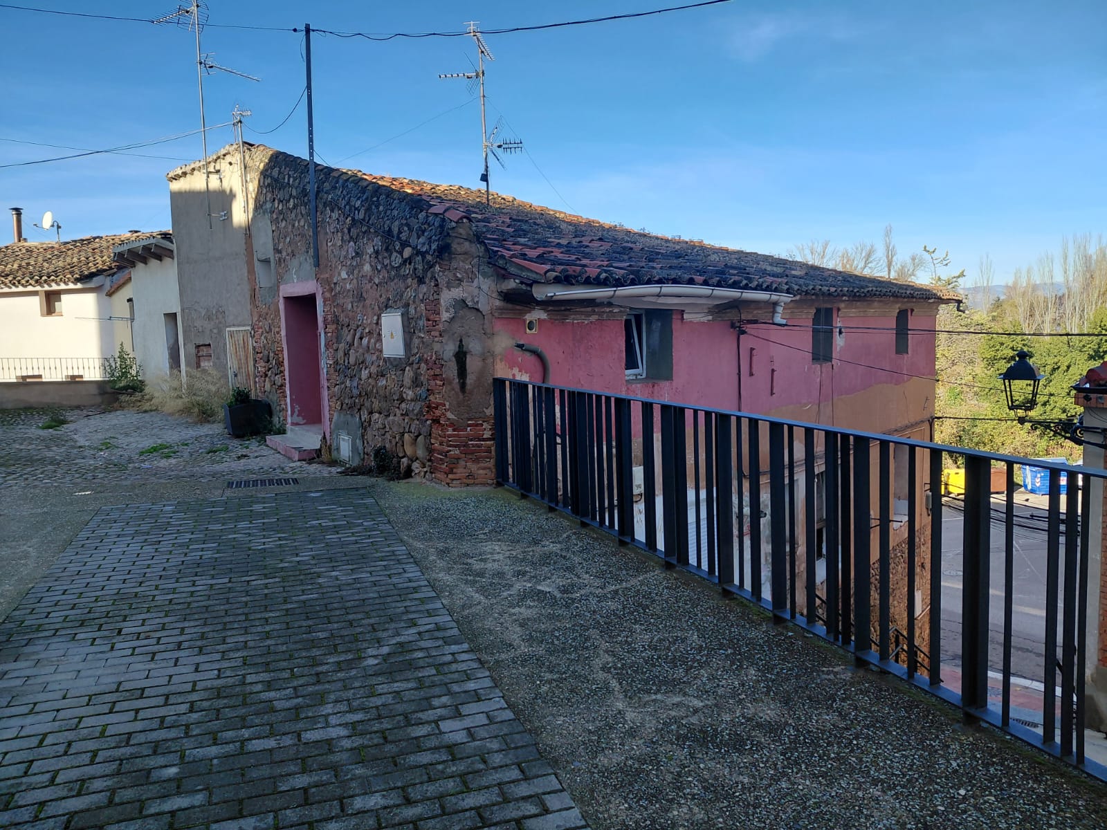 Imagen 0 de 2 PISOS +LONJA + BODEGA EN ALBERITE